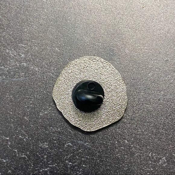 Jack Skull Enamel Pin/ Brooch - Picture 6 of 7